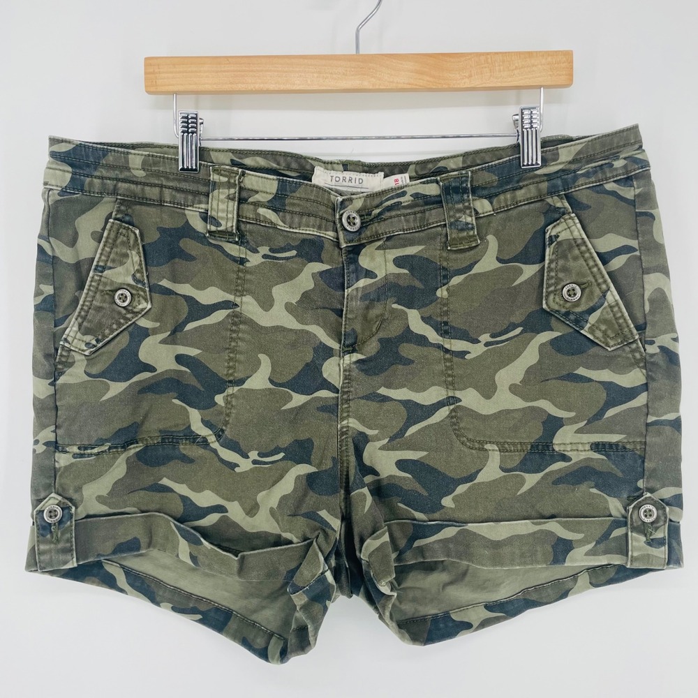 torrid Camo Cargo Shorts - Olive Green & Dark Green